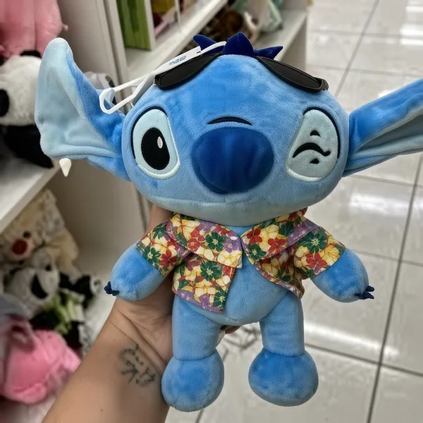 Pelúcia de personagem azul vendida na Biruta Presentes